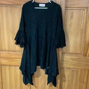 Black sharktooth hem tunic top